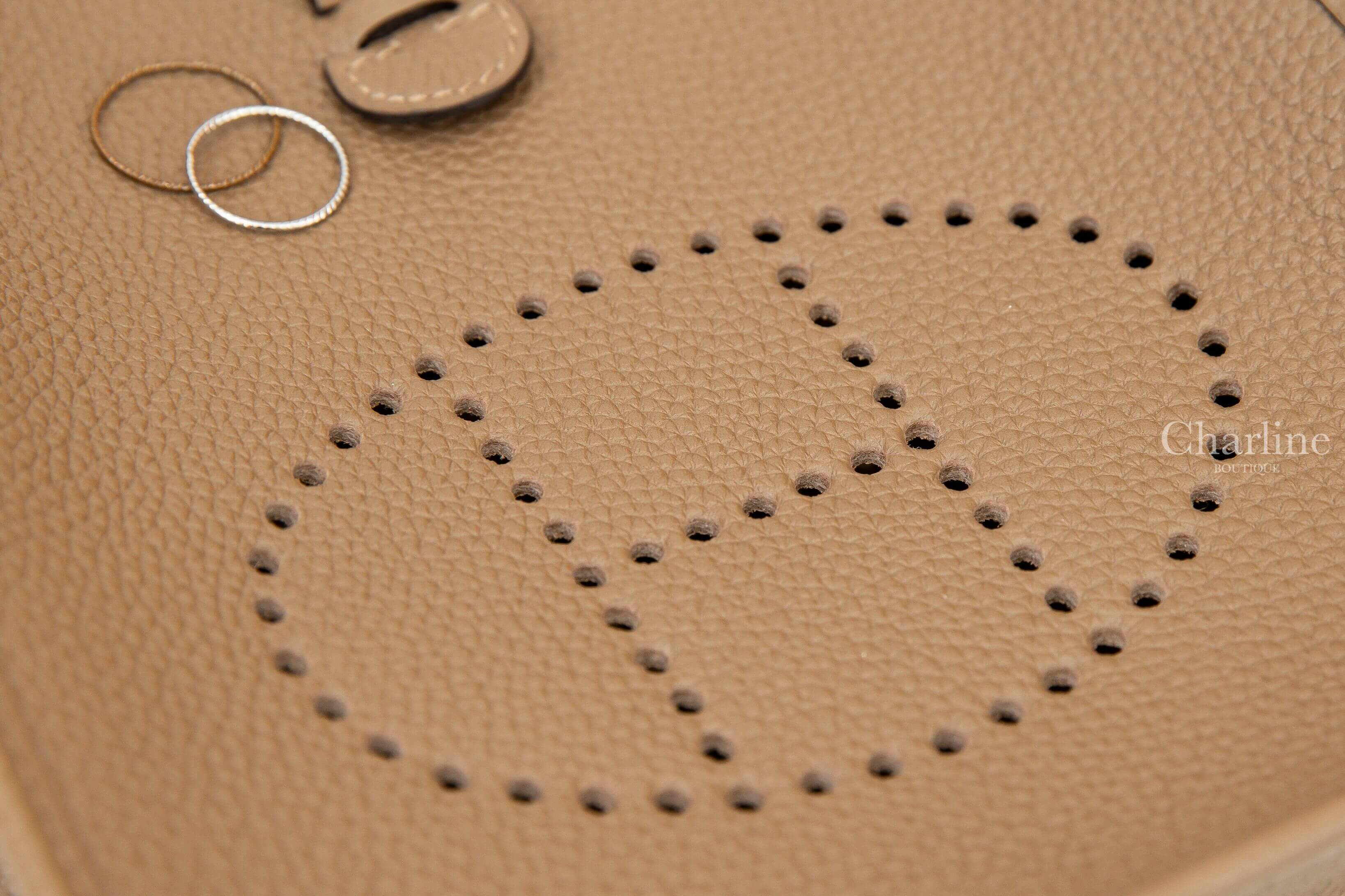 Hermès Evelyne TPM 16cm D0 Beige De Weimar Taurillon Clemence 威瑪犬米金釦器錫灰背帶簍空洞洞肩背包