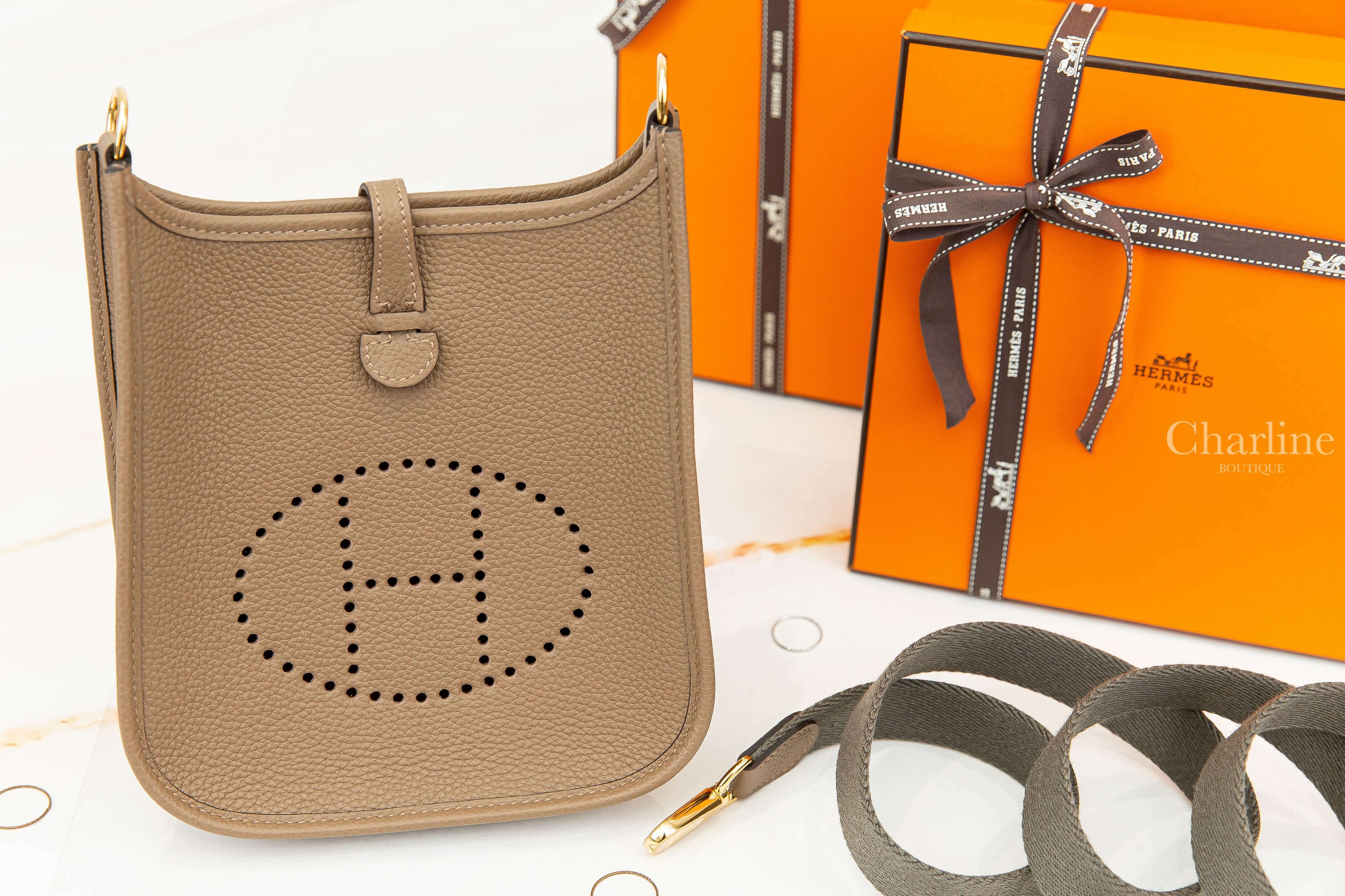 Hermès Evelyne TPM 16cm D0 Beige De Weimar Taurillon Clemence U刻威瑪犬米金釦器錫灰背帶簍空洞洞肩背包-Charline Boutique 精品代購