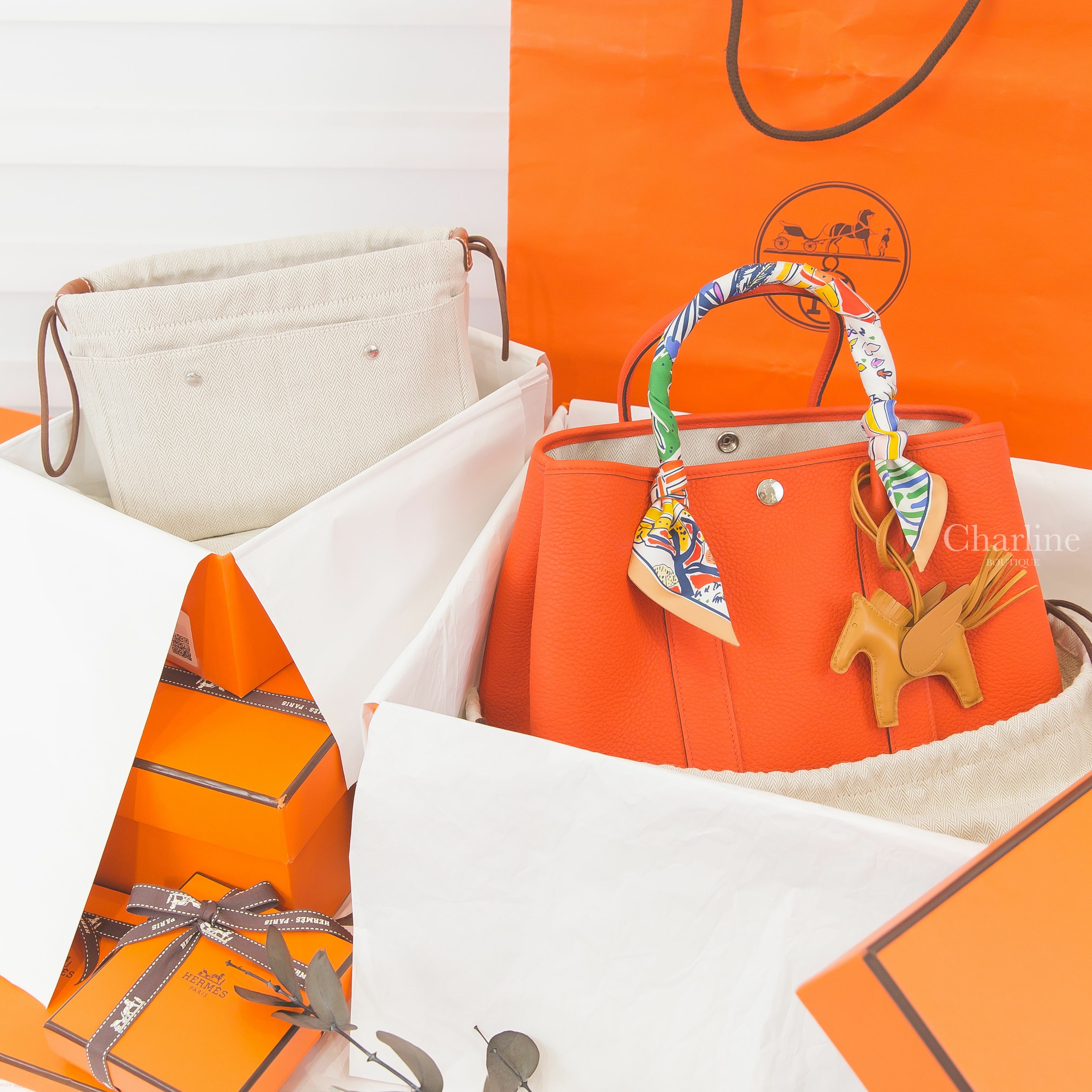 Hermès Garden Party 30cm 9T Capucine Veau Negonda B刻火焰紅肩背包,餅乾色小型飛馬吊飾,自然色小型帆布拼棕色小牛皮內袋,綠色/藍色/彩色/手繪塗鴉絲巾-Charline Boutique 精品代購
