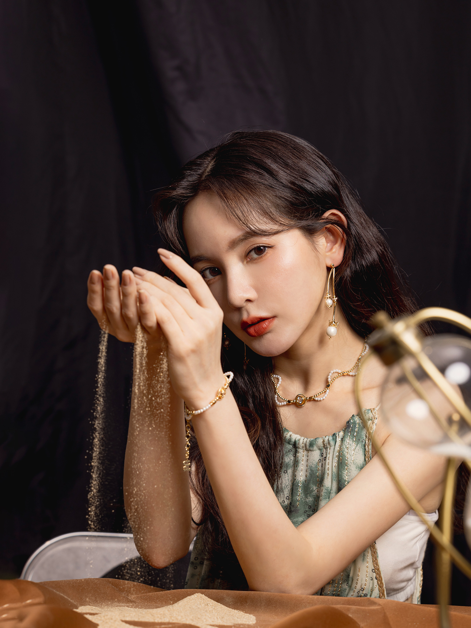 靈魂共振。MUCHAT手作14KGP皇冠曲線純銀針耳環