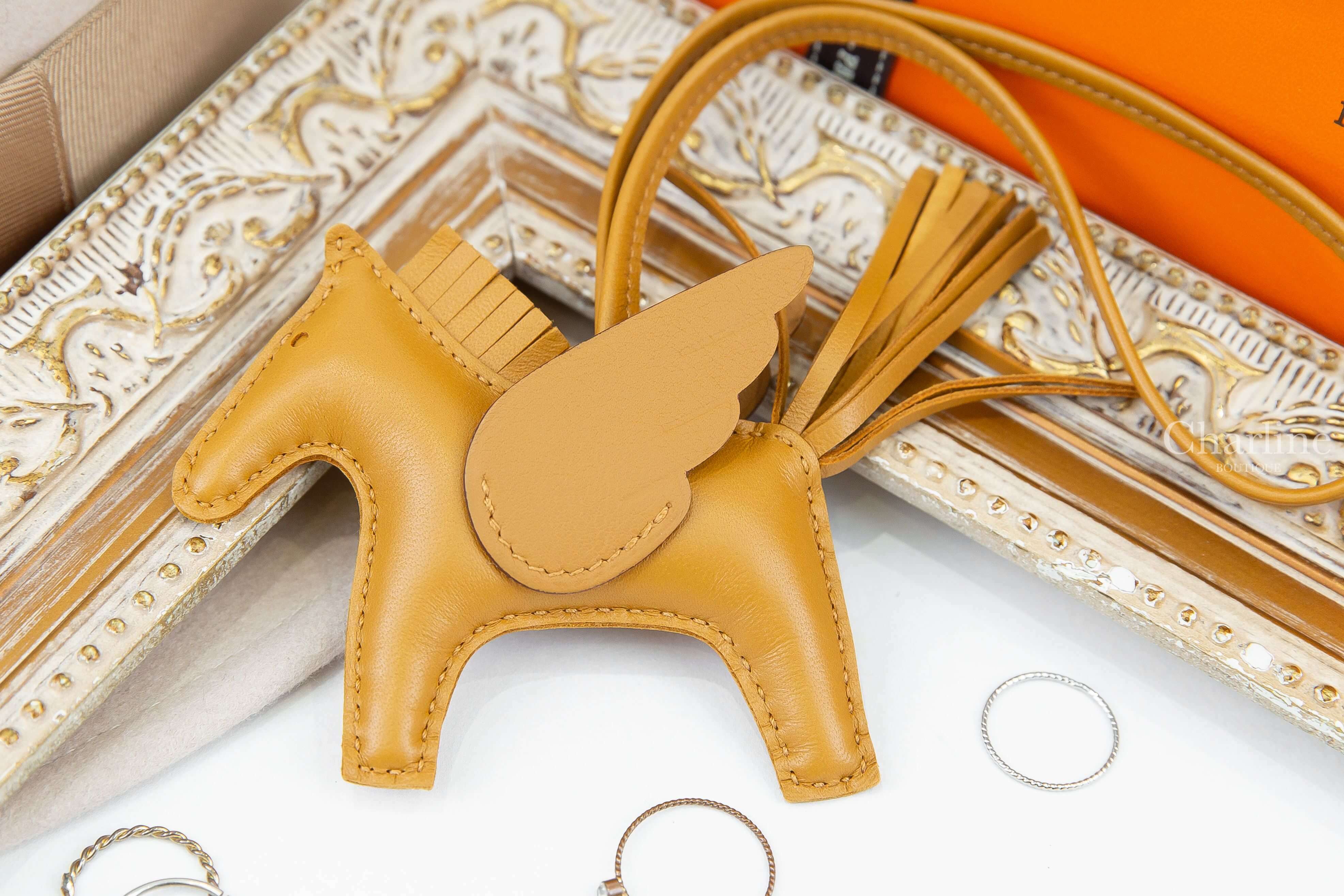 Hermès Rodeo PM Pegase 餅乾色小型飛馬吊飾