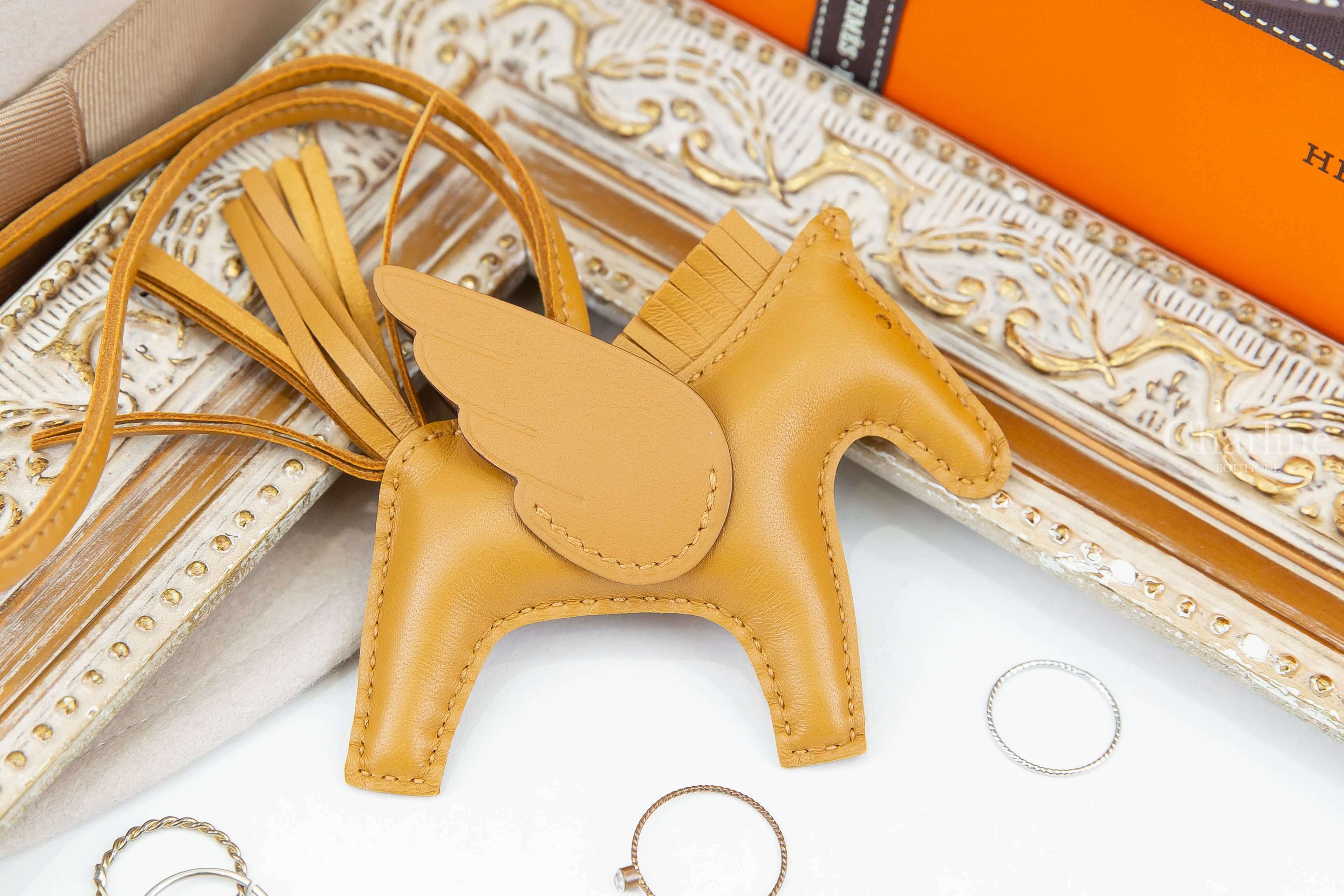 Hermès Rodeo PM Pegase 餅乾色小型飛馬吊飾-Charline Boutique 精品代購
