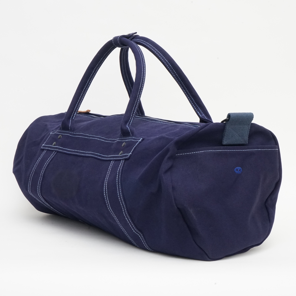 漲流木深紫色帆布大容量旅行包，多隔層設計，耐用帆布材質，適合長途旅行與日常使用