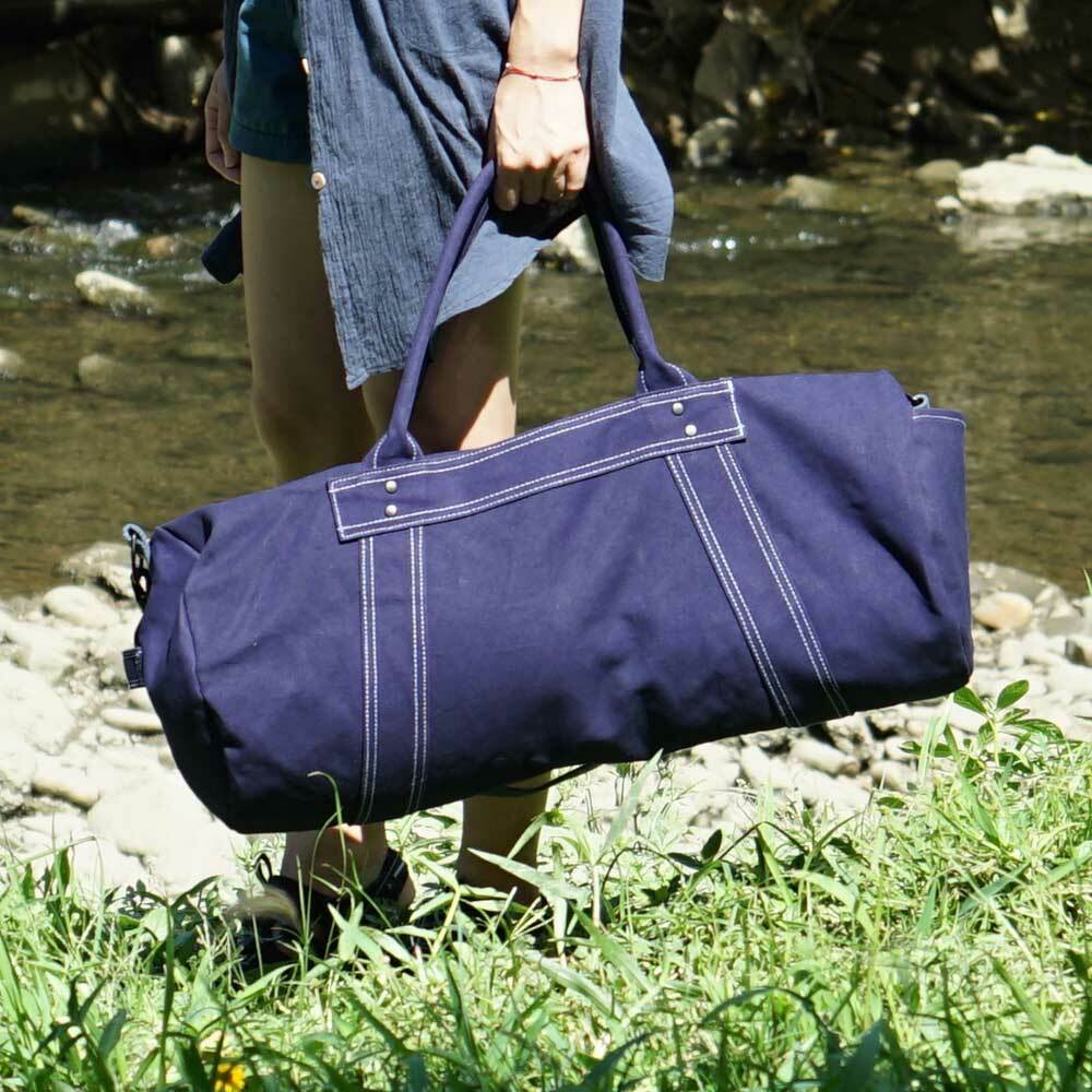 漲流木深紫色帆布大容量旅行包，多隔層設計，耐用帆布材質，適合長途旅行與日常使用