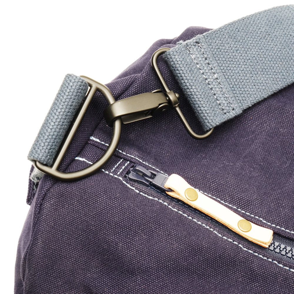 漲流木深紫色帆布大容量旅行包，多隔層設計，耐用帆布材質，適合長途旅行與日常使用