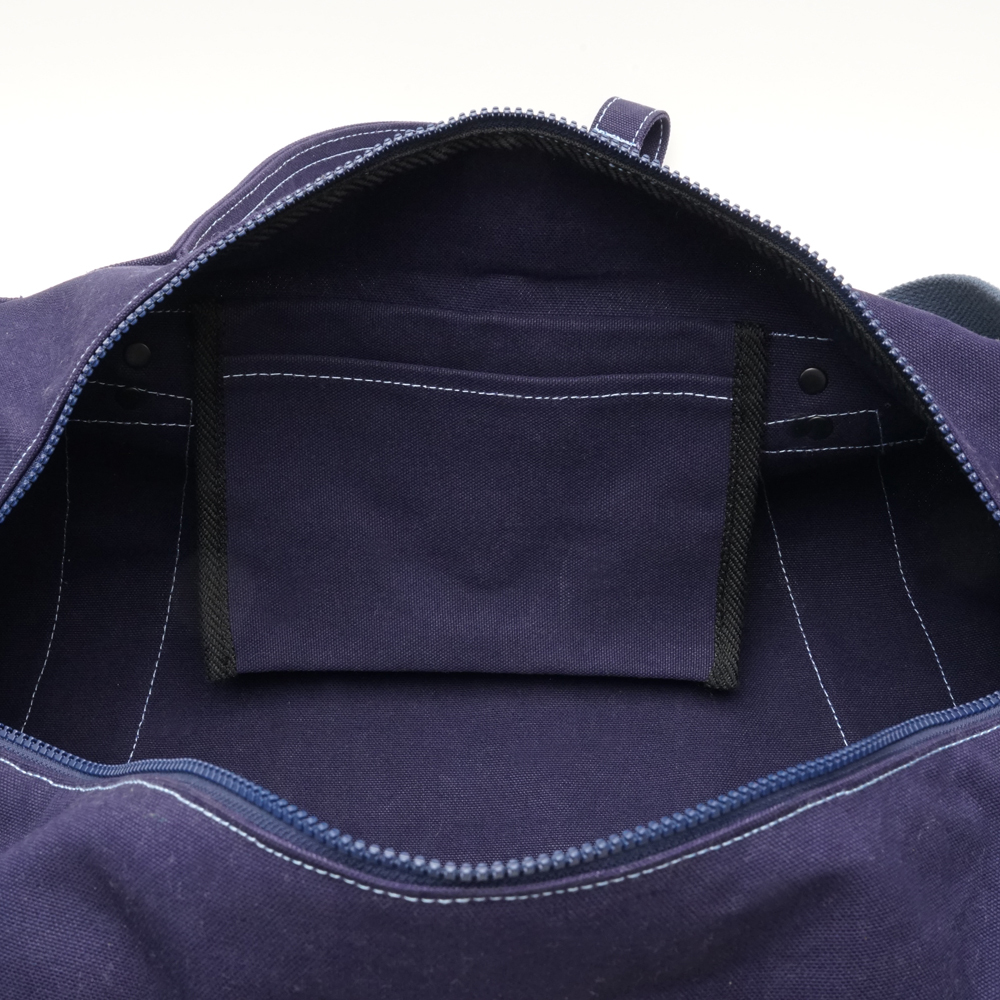 漲流木深紫色帆布大容量旅行包，多隔層設計，耐用帆布材質，適合長途旅行與日常使用