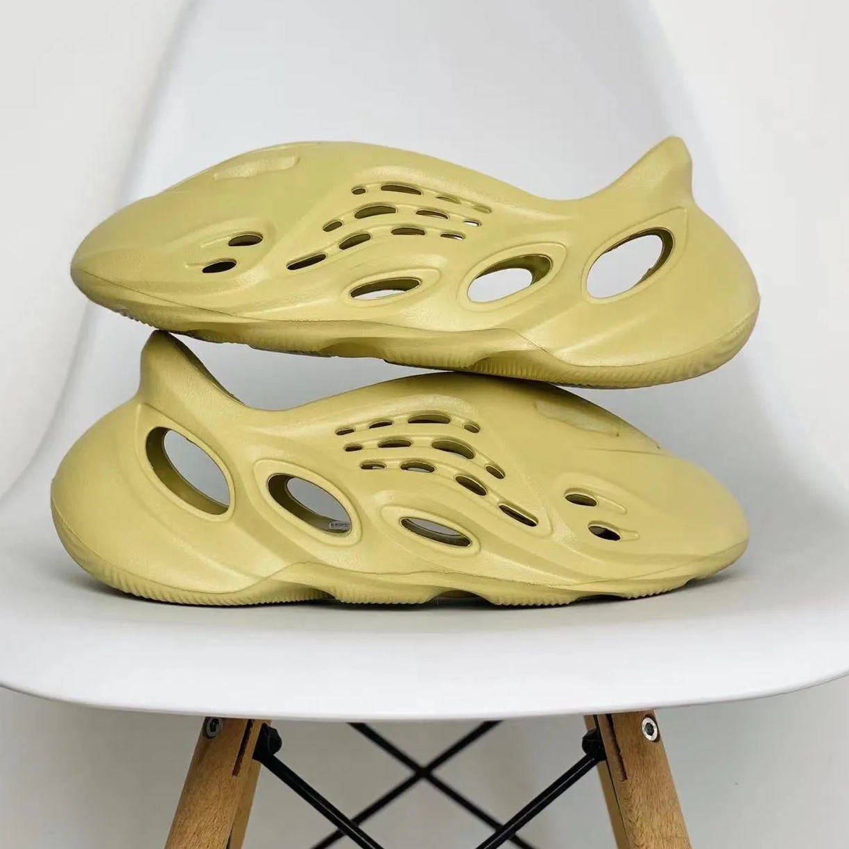 ADIDAS YEEZY FOAM RUNNER SULFUR 黃 黃綠 硫磺色 洞洞鞋 防水拖 拖鞋 男鞋 GV6775 / 預購