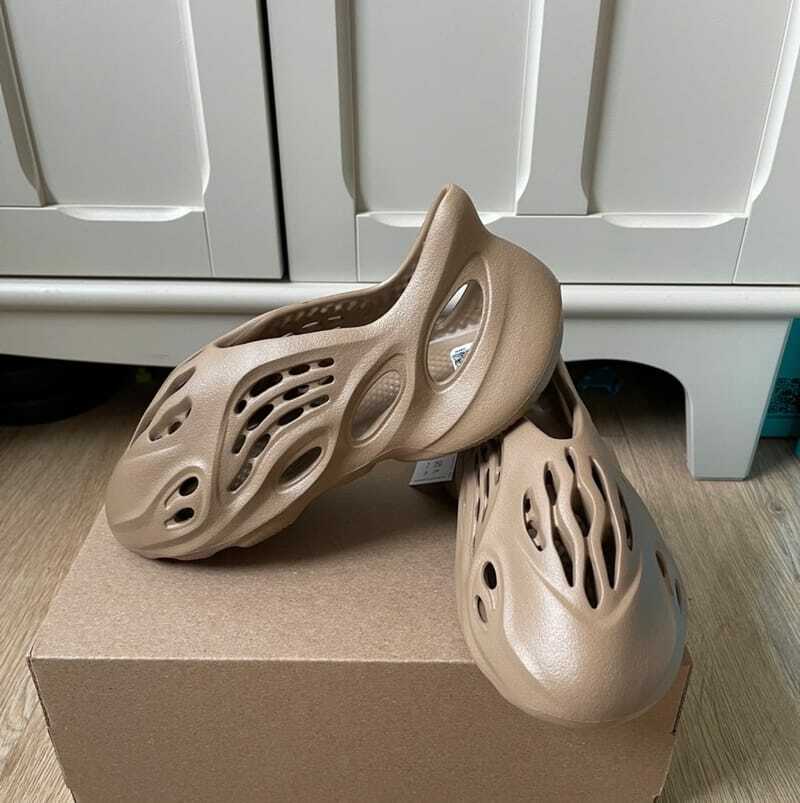ADIDAS YEEZY FOAM RUNNER CLAY TAUPE  淺棕 奶茶 洞洞鞋 防水拖 拖鞋 男鞋 GV6842 / 預購