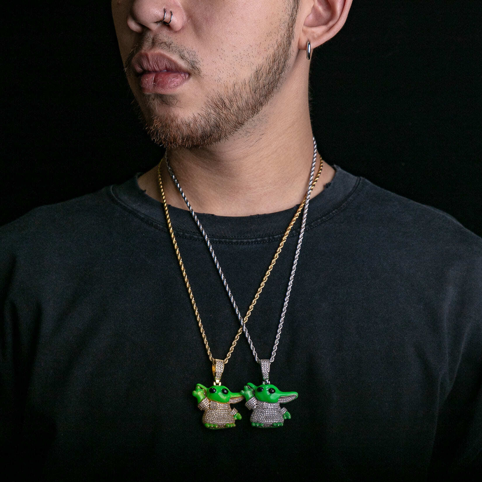 翻玩夜光珐瑯寶寶尤達墜飾