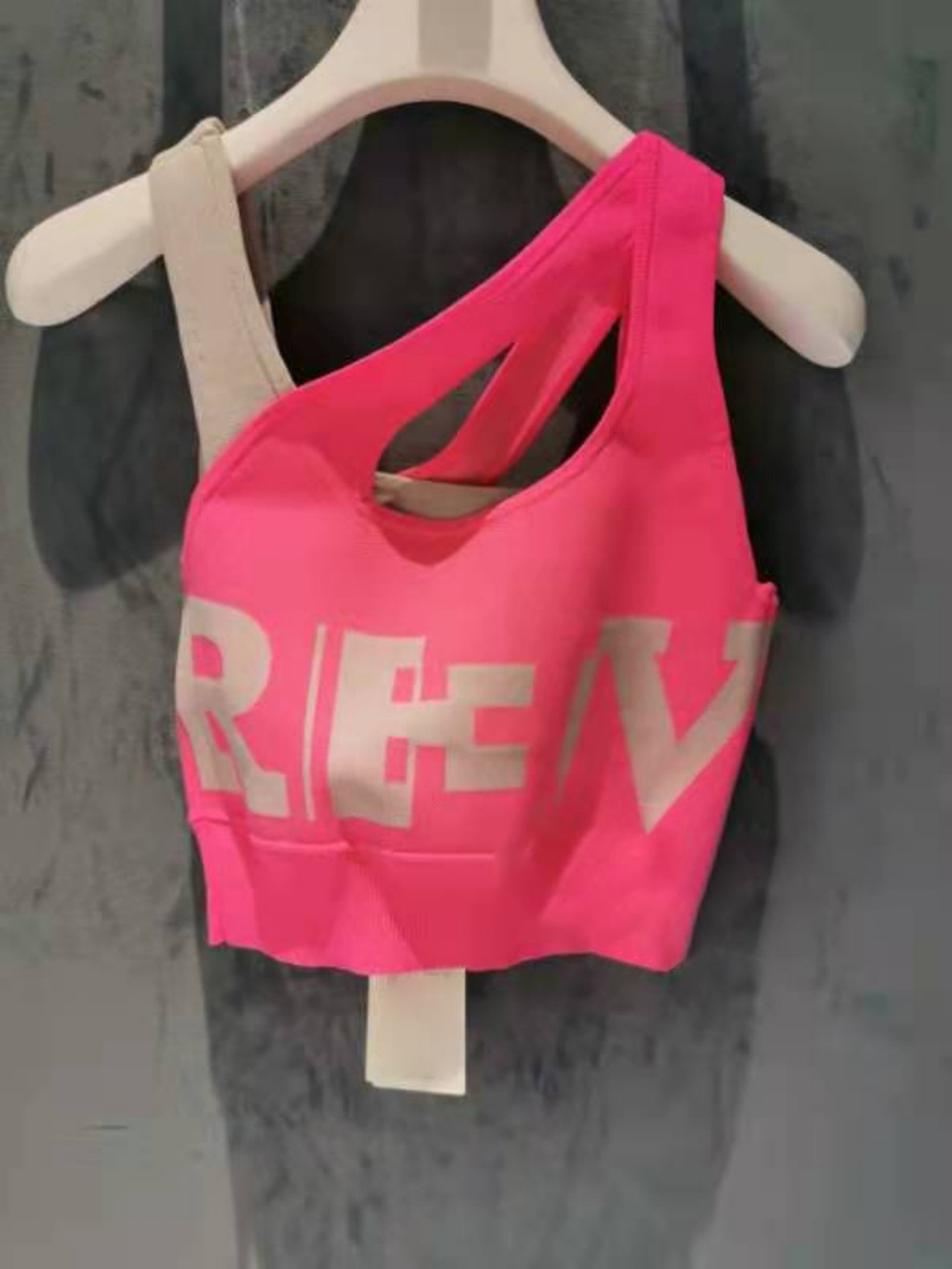 減齡字母印花 短版上衣