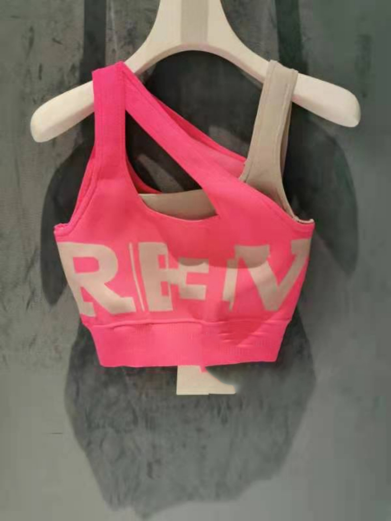 減齡字母印花 短版上衣