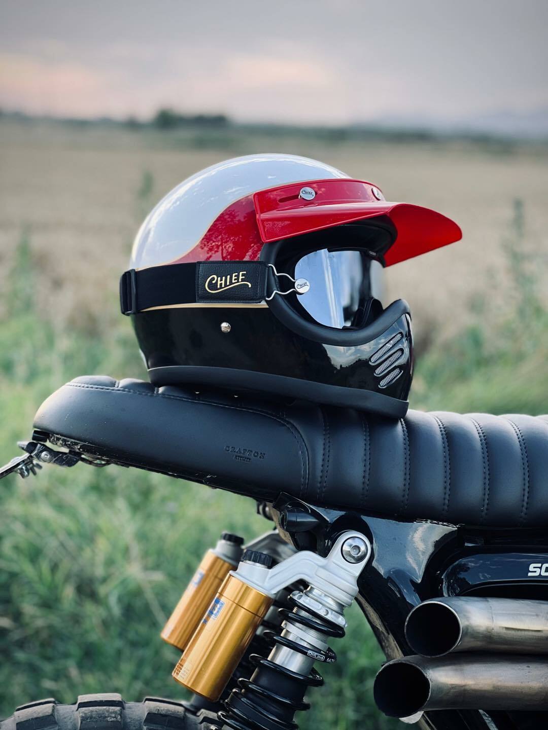 CHIEF ATHENA 玻纖版 攀越 紅白 山車帽