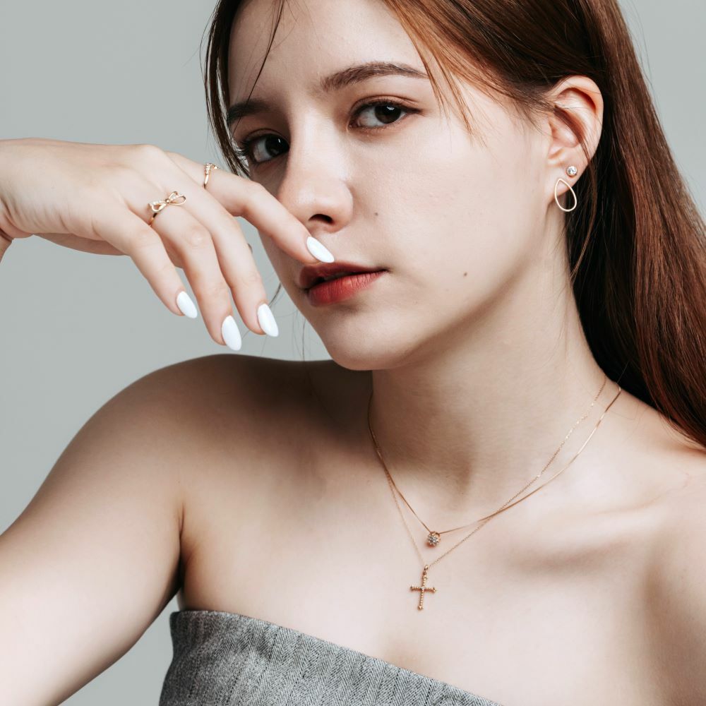 【me.luxe】K10百合騰十字架1分鑽鍊