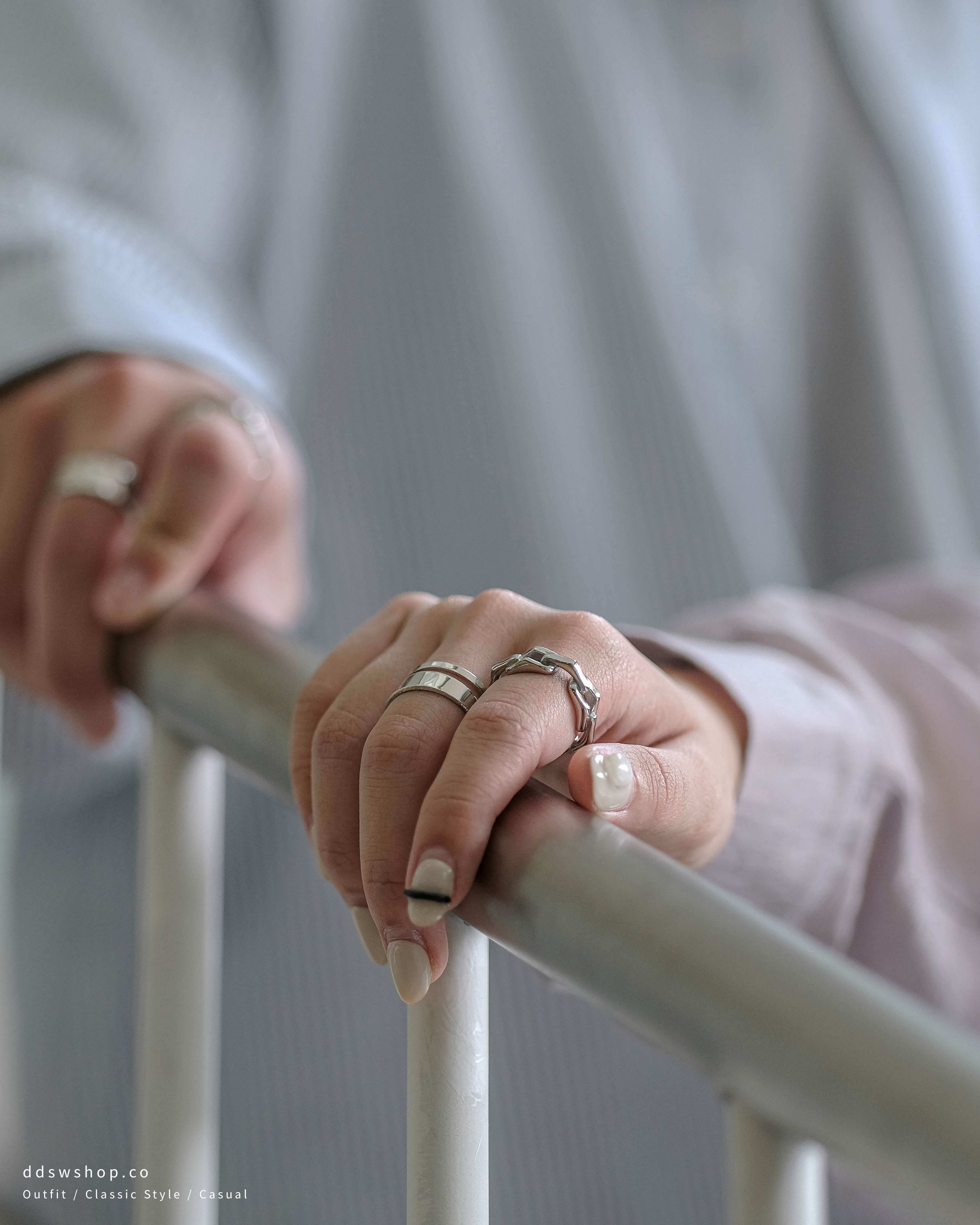 D.ecorate 線條鏤空戒指