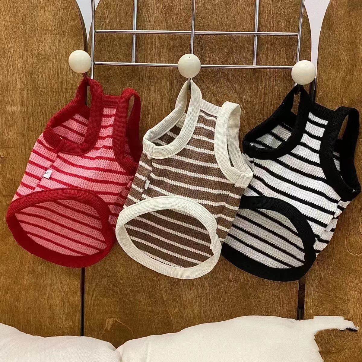 宠物衣服 复古条纹吊带 （红色，棕色，黑色）