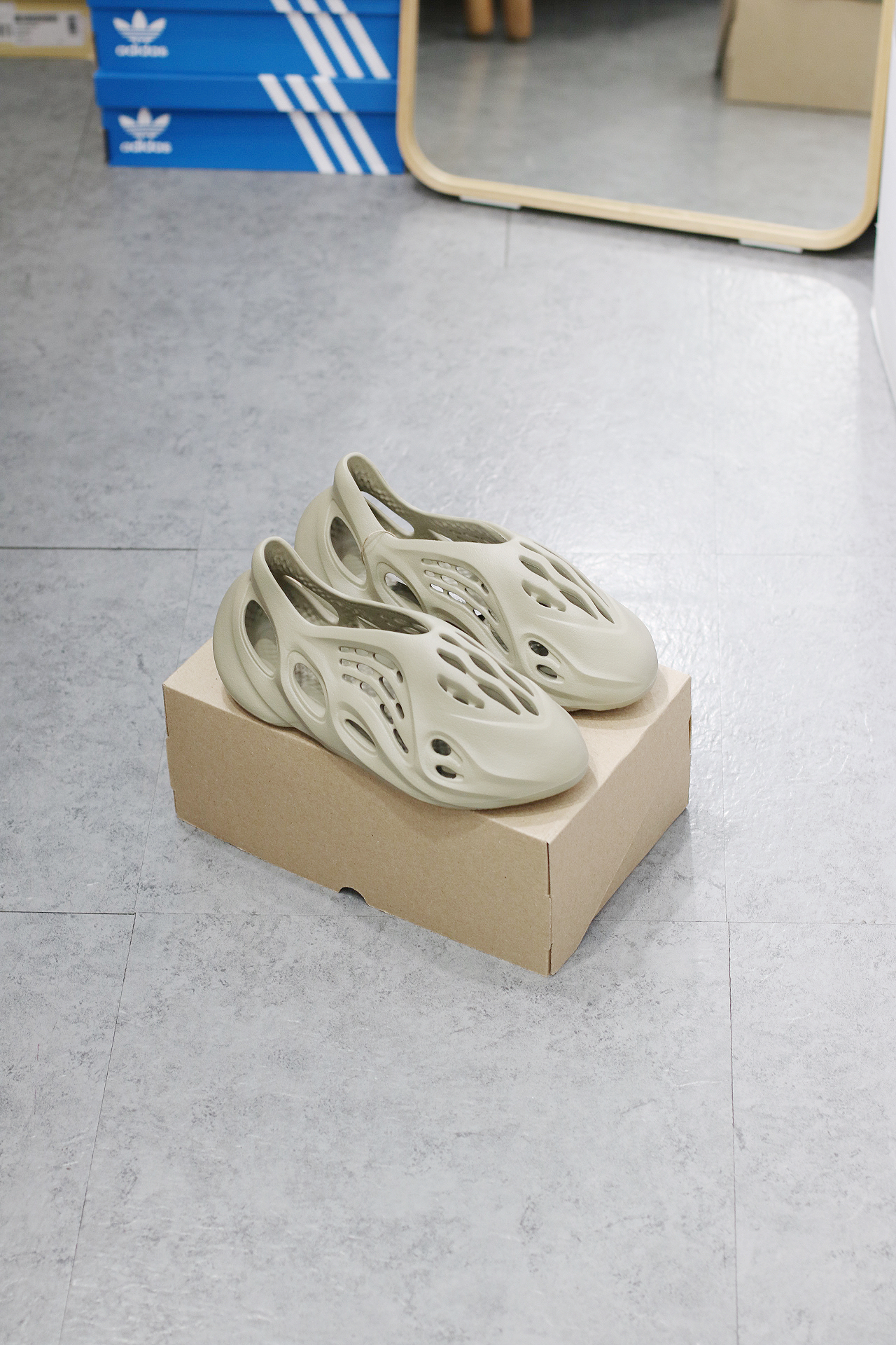 Adidas Yeezy Foam Runner Stone Salt   GV6840 鹽綠色