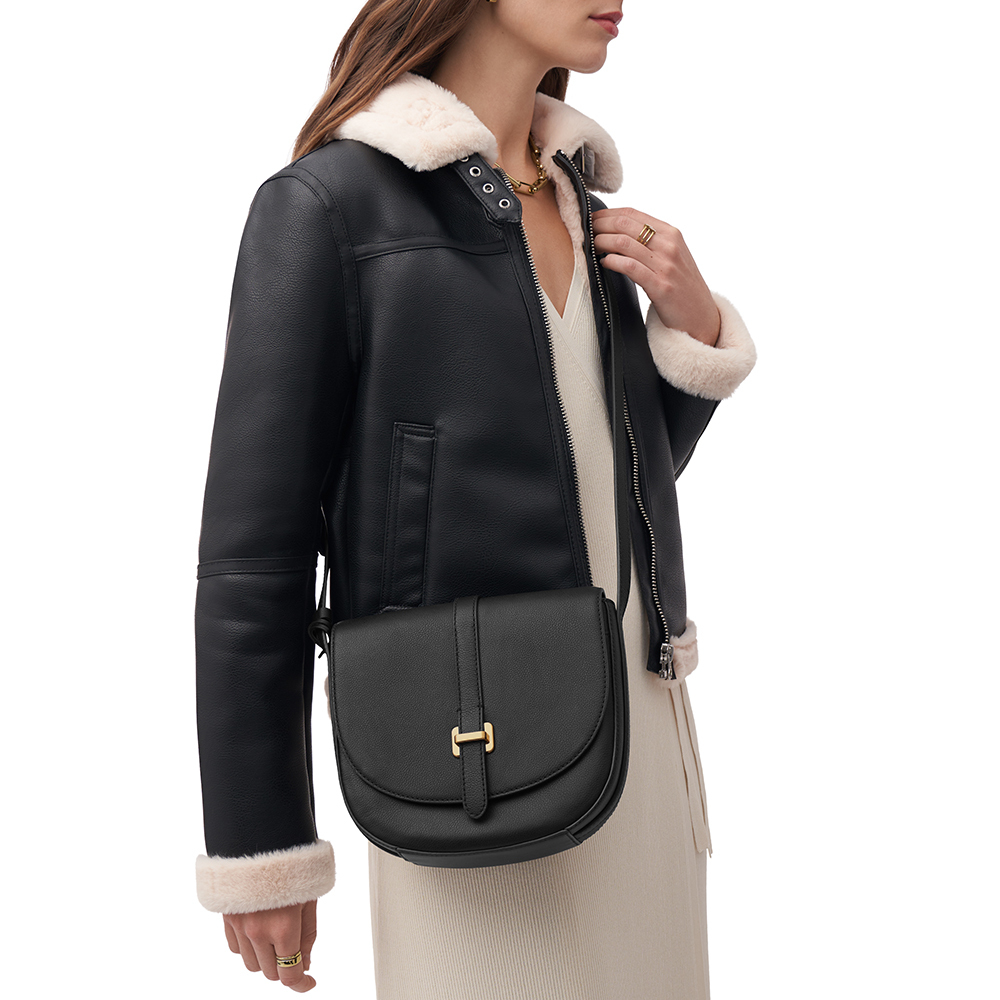 Emery 金釦斜背馬鞍包-黑色 SHB3161001