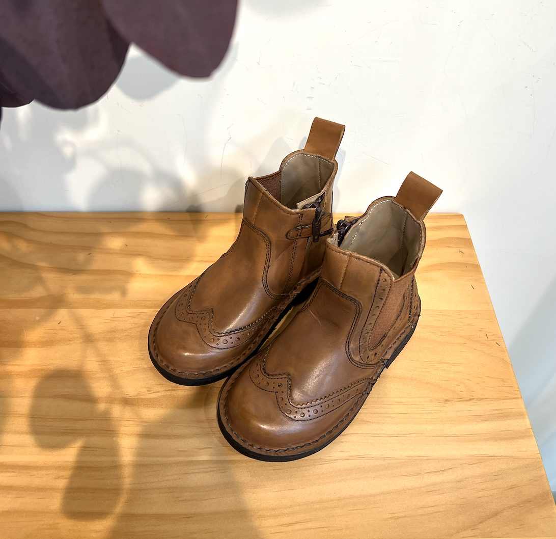 (預購) EUREKA 真皮雕花拉鍊靴-  (深棕/黑色)