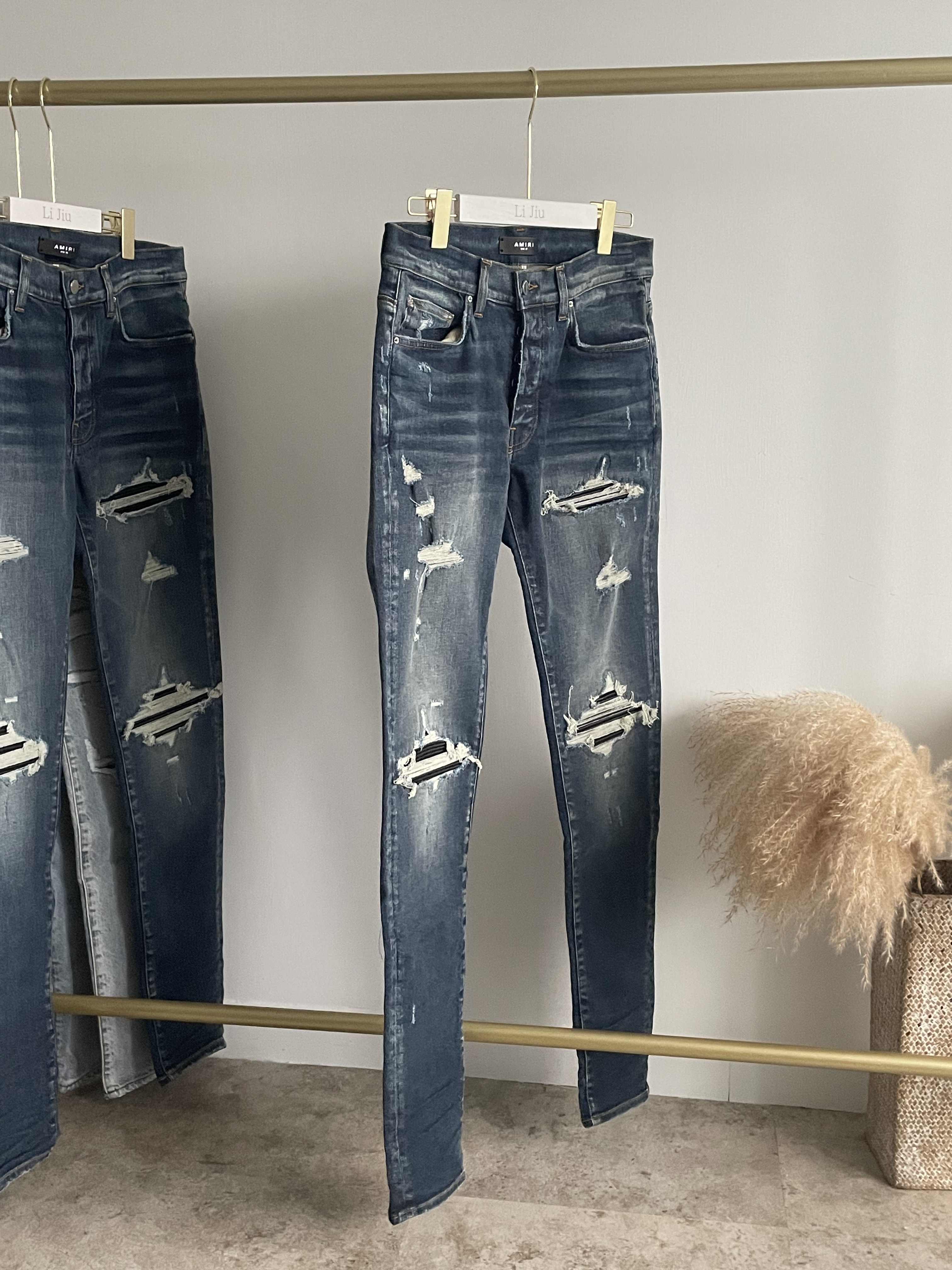 AMIRI  刷破接皮革  牛仔褲