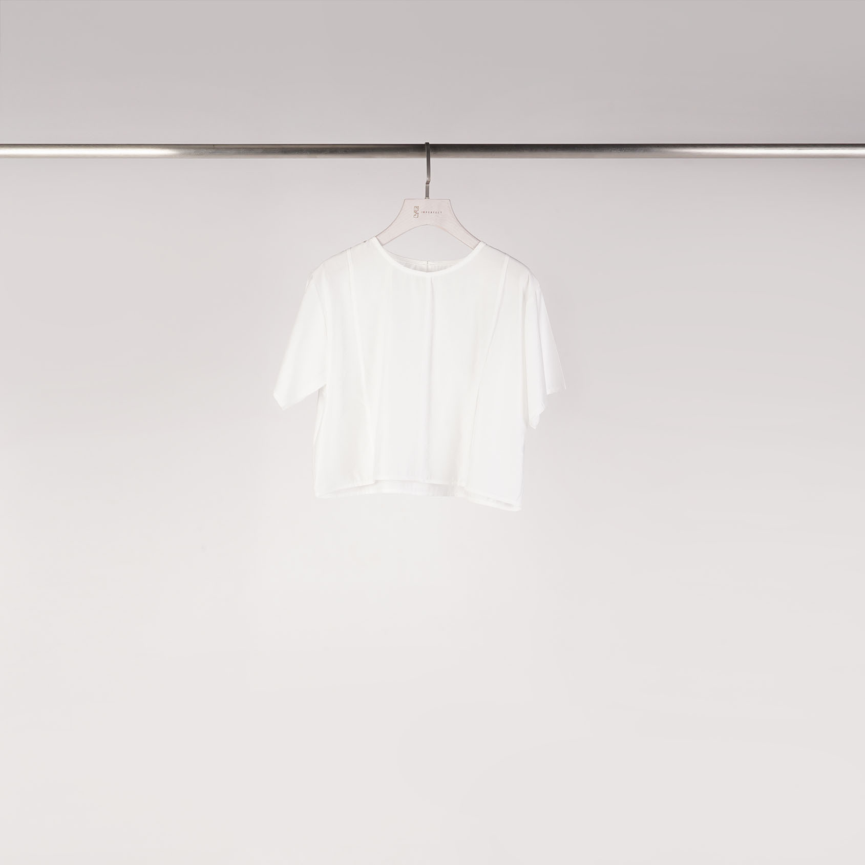 質感拼接短版T | 百搭白