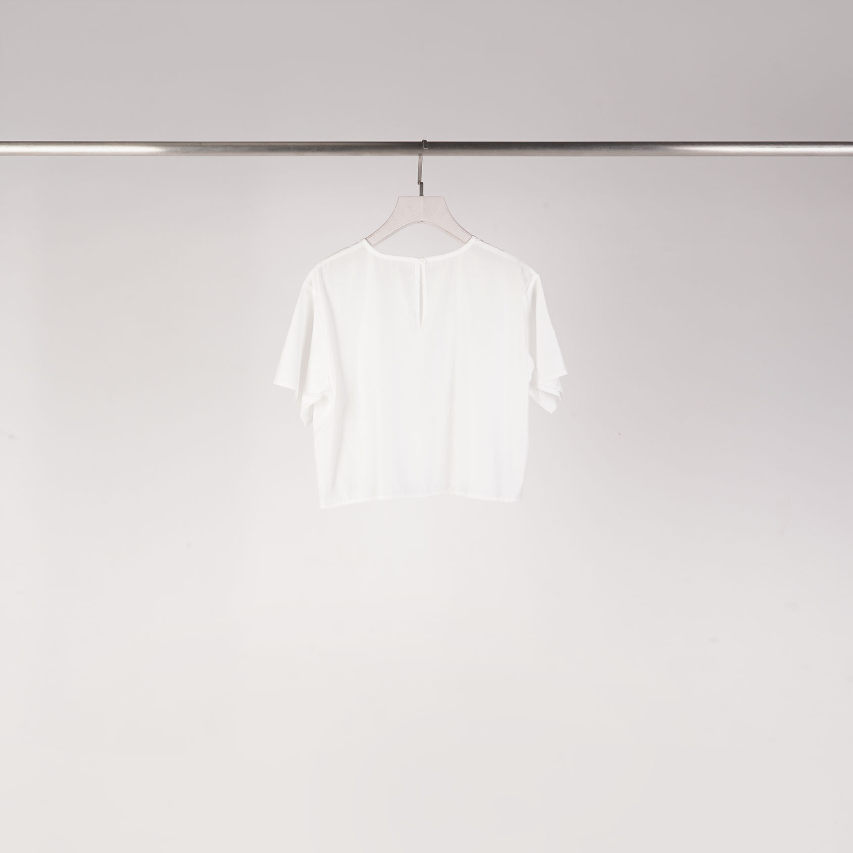 質感拼接短版T | 百搭白