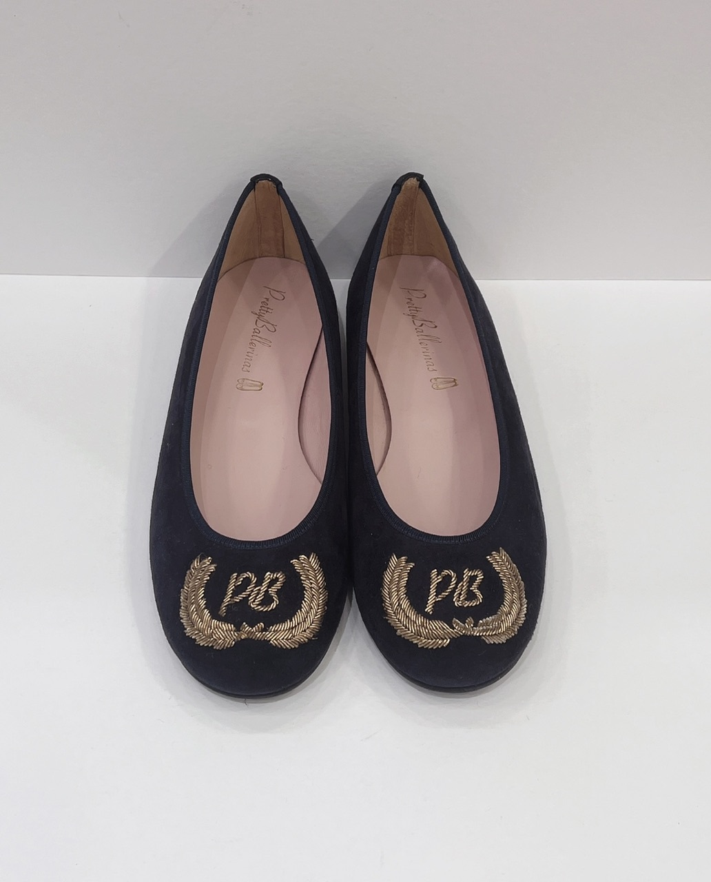 麂皮金字LOGO娃娃鞋