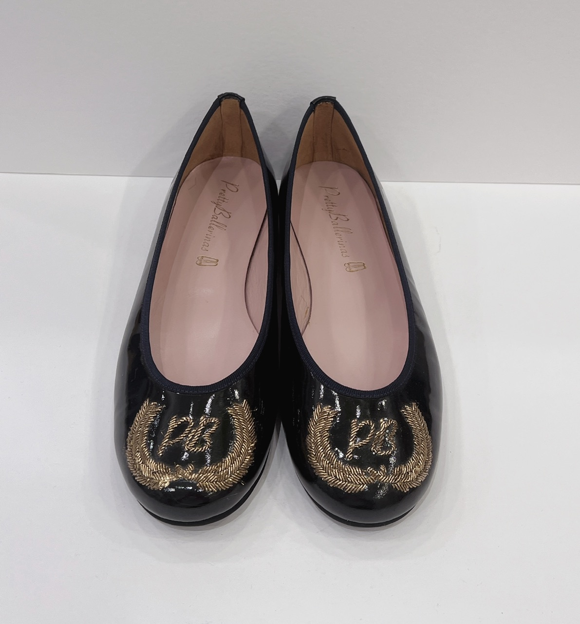 漆皮金字LOGO娃娃鞋