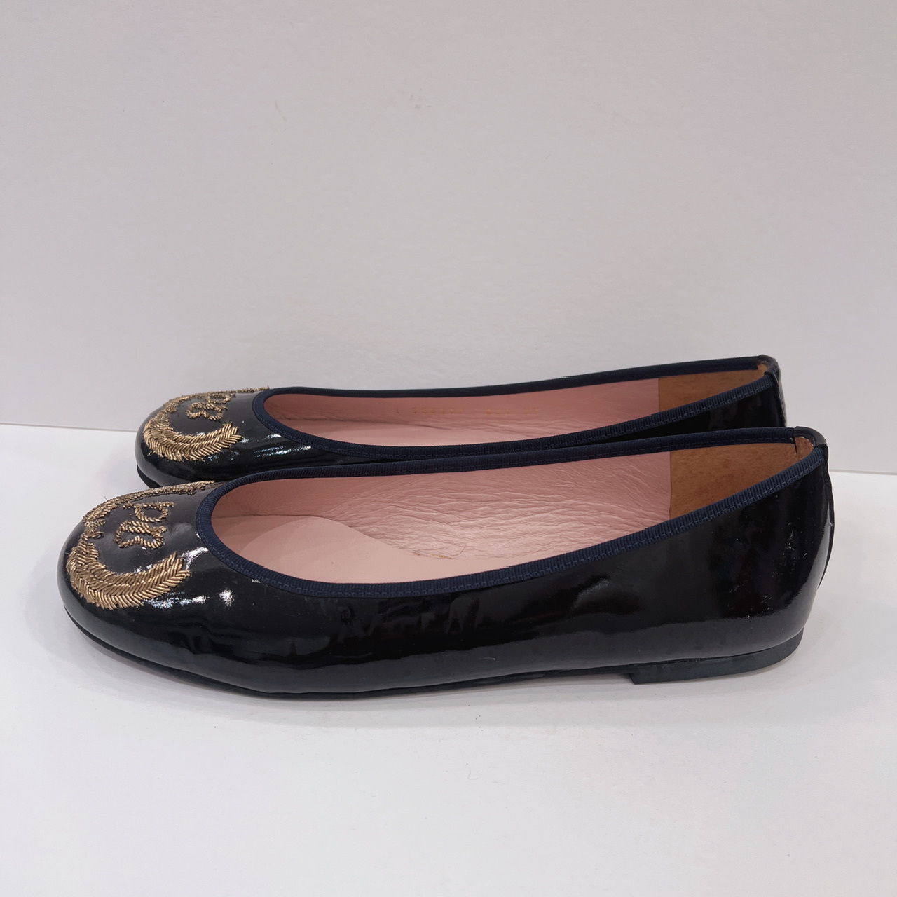 漆皮金字LOGO娃娃鞋