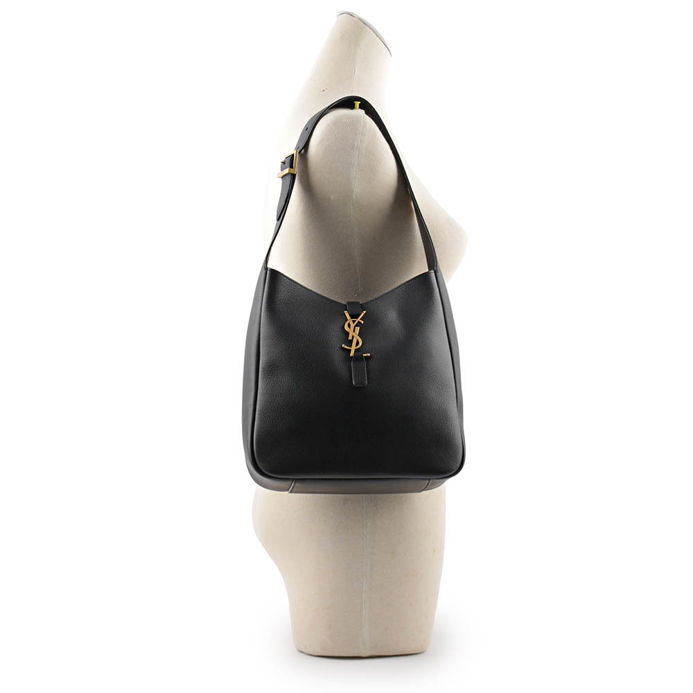 【YSL/ Saint Laurent Paris】LE 5 A 7 Hobo 小牛皮小款肩背包(黑色) 713938 AAAUQ 1000