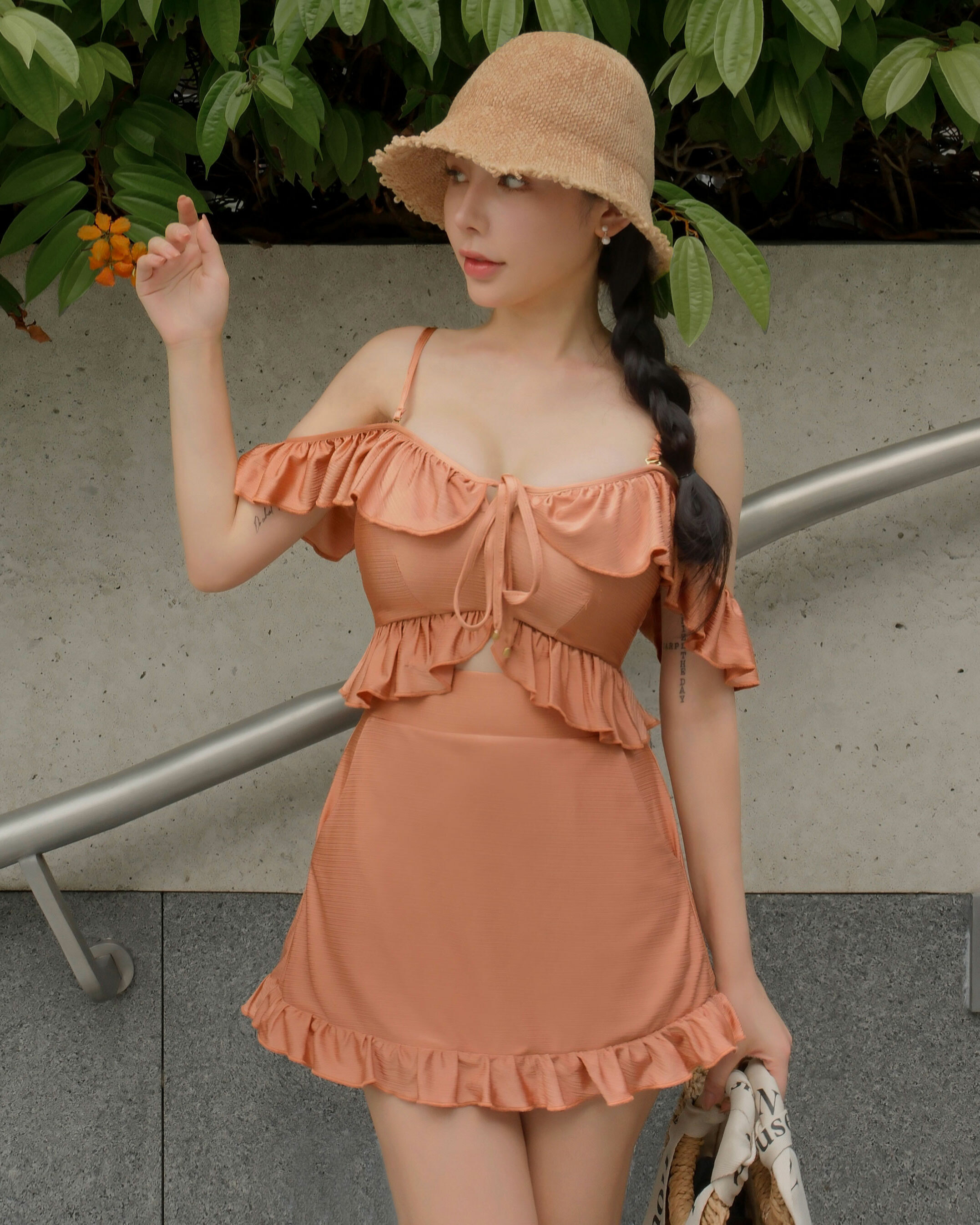 ⭒限量-緞面壓紋荷葉細肩套裝