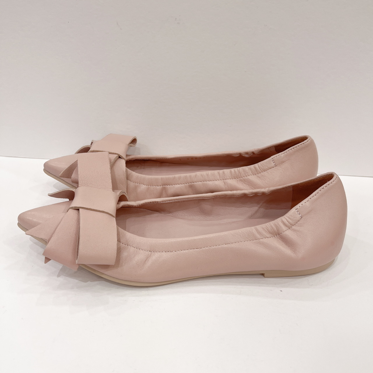 蝴蝶結皮革尖頭平底鞋