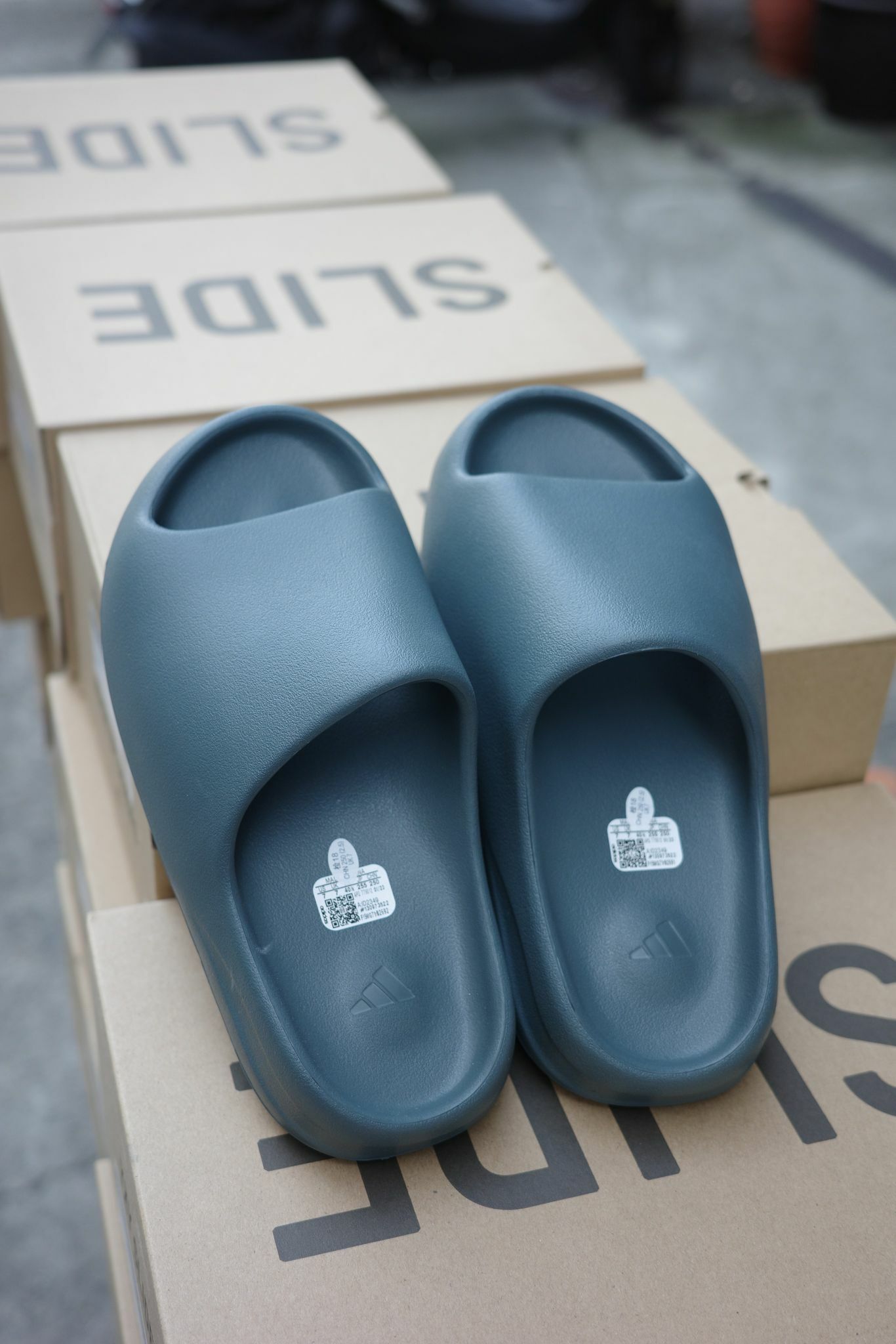 Adidas Yeezy slide “slate marine ” 灰藍ID2349