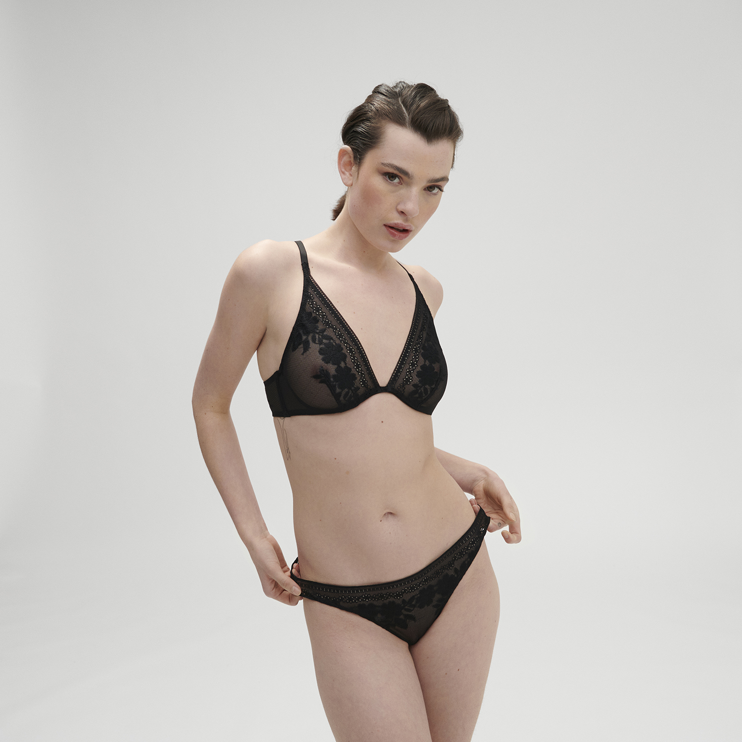 HÉLOÏSE 海洛伊絲 三角罩杯式鋼圈胸罩- 經典黑