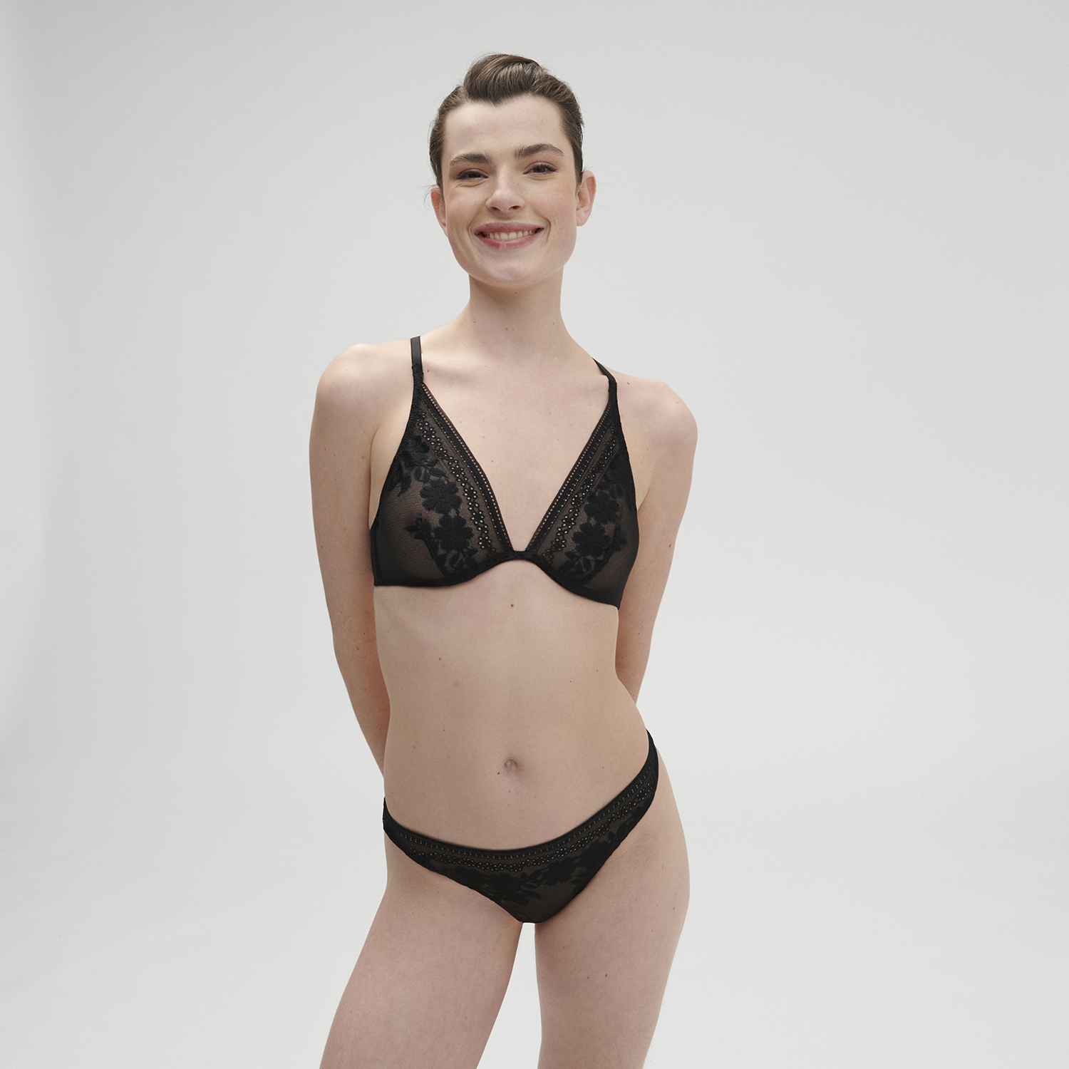 HÉLOÏSE 海洛伊絲 三角罩杯式鋼圈胸罩- 經典黑