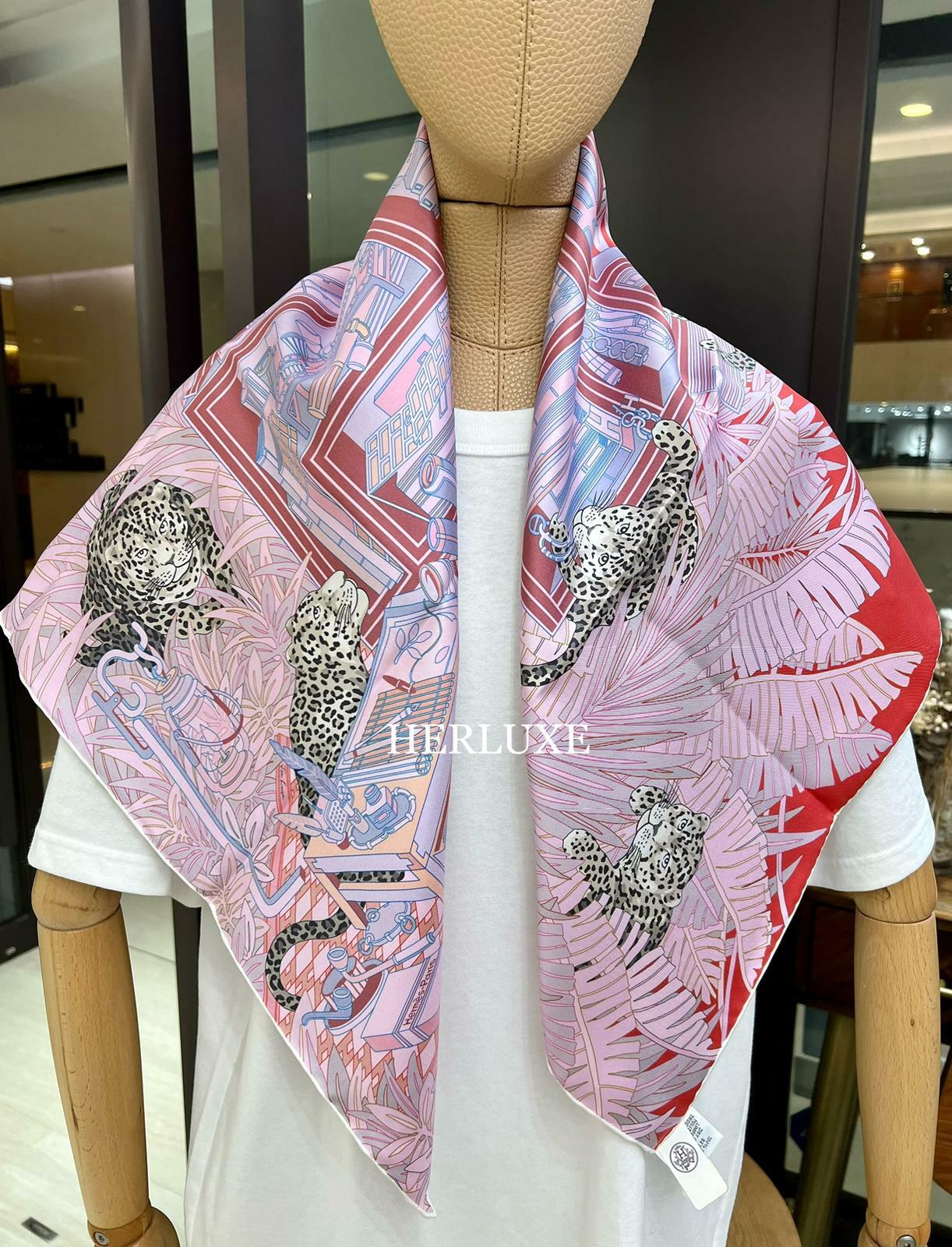 LES DOUZE LEOPARDS DOUBLE FACE SCARF 90x90cm