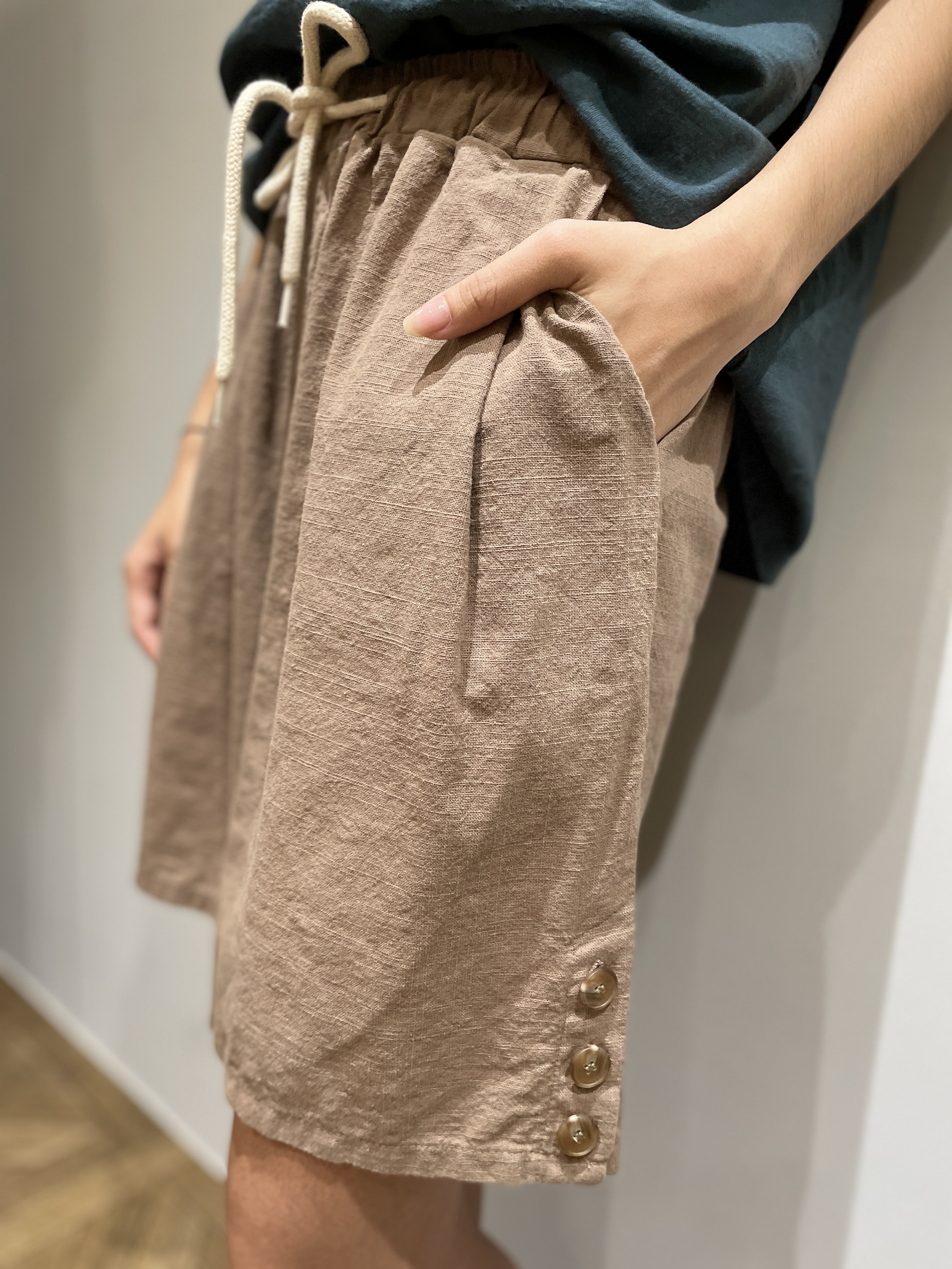 咖色棉麻設計短褲