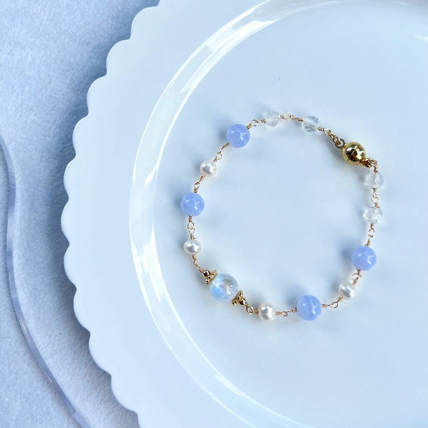 RABBIT BOUQUET天然石手作水晶手鏈- Arctic Moon