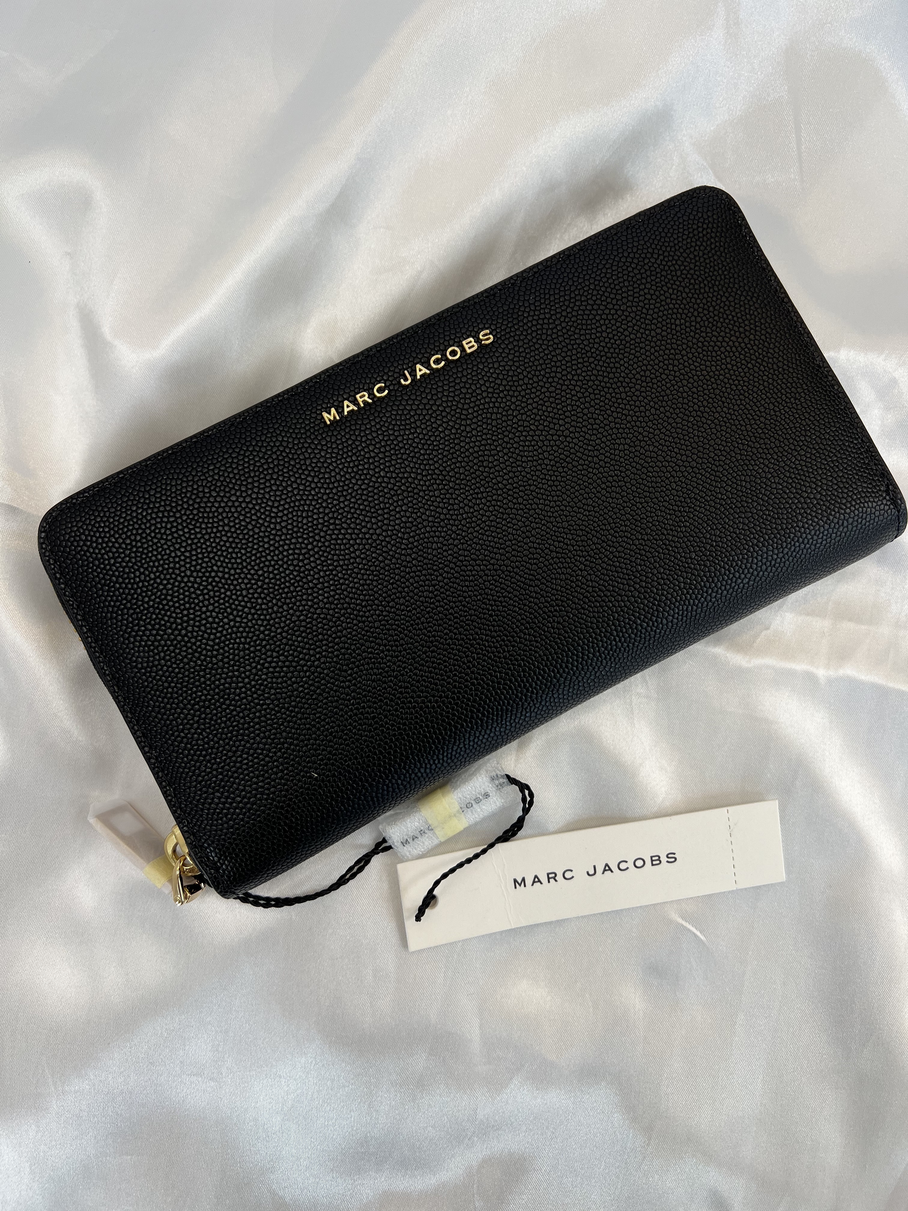 Marc Jacobs Zip Around Wallet