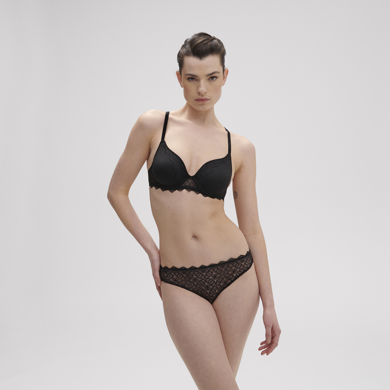 ESCALE 駐足 3D立體美型胸罩 經典黑