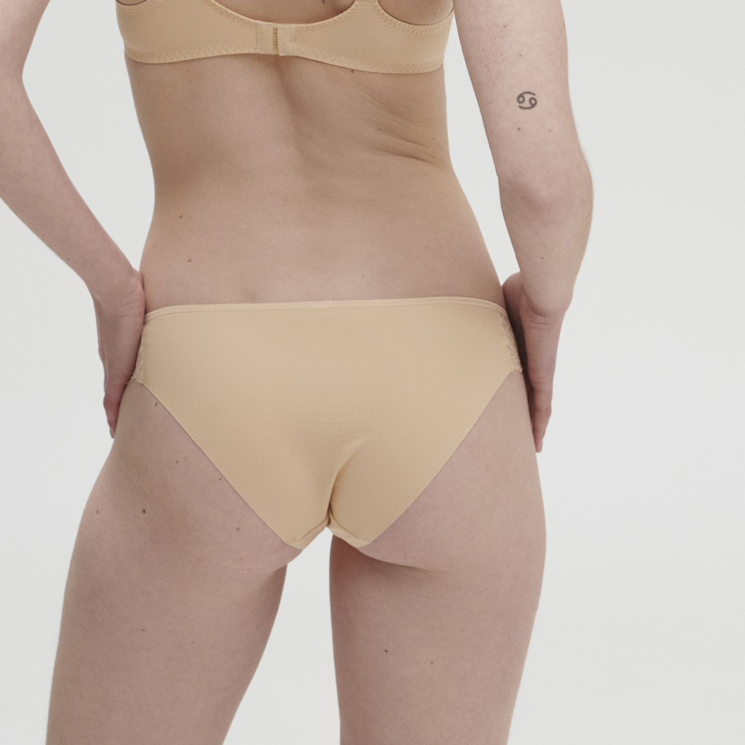 ESCALE 駐足 三角褲 香草色