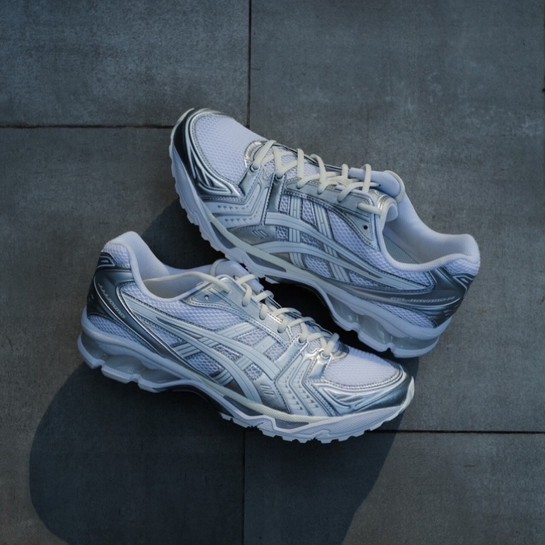 Asics Gel-Kayano 14 x JJJJound 復古運動鞋 銀白 聯名 1201A457-100