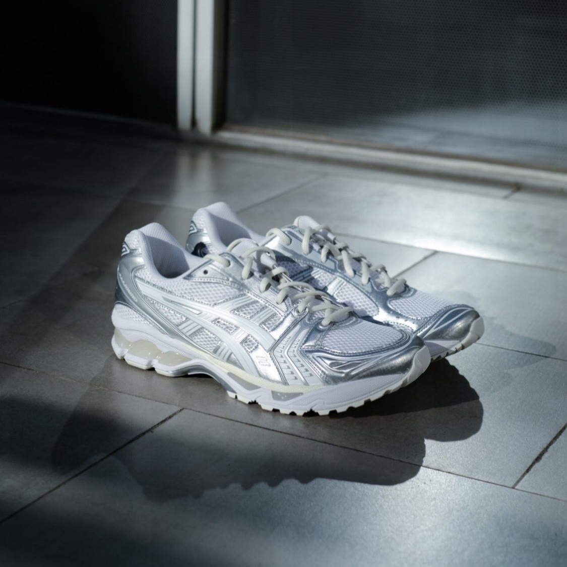 Asics Gel-Kayano 14 x JJJJound 復古運動鞋 銀白 聯名 1201A457-100