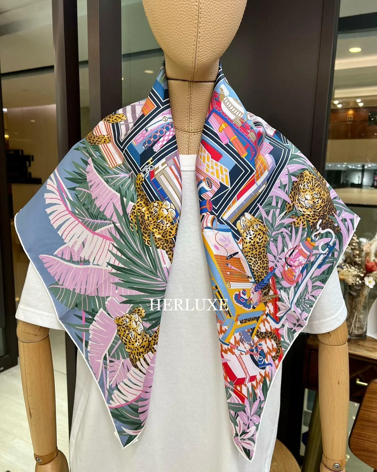 LES DOUZE LEOPARDS DOUBLE FACE SCARF 90x90cm