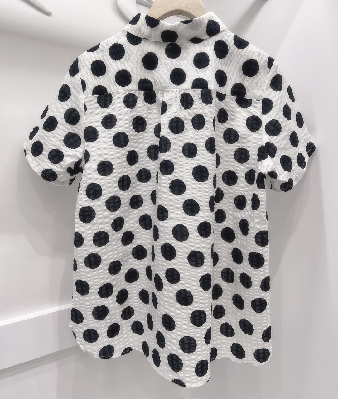 圓點點襯衫