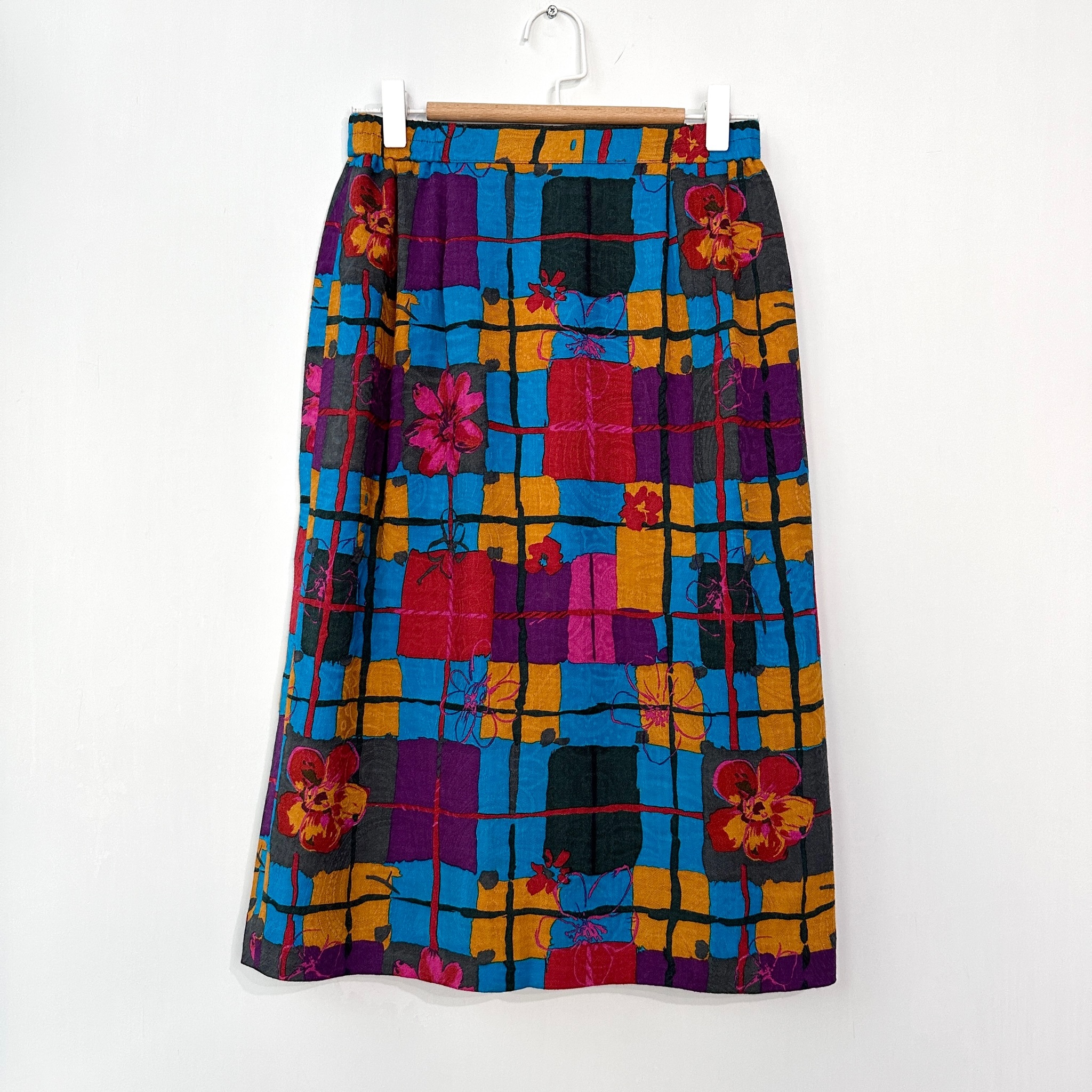 繽紛幾何格仔配大花圖案半裙