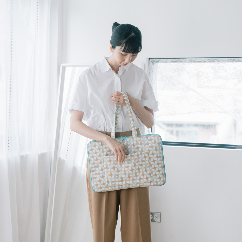 15.5" Laptop Case(Outer Pocket)/Old Ceramic Tile/Hydrangea Orange