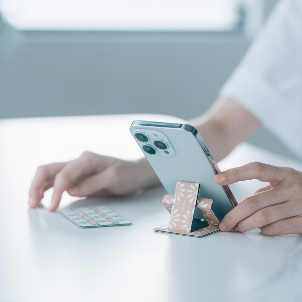 Tarzan Phone Stand/Black Drongo Circles/Tea Rose