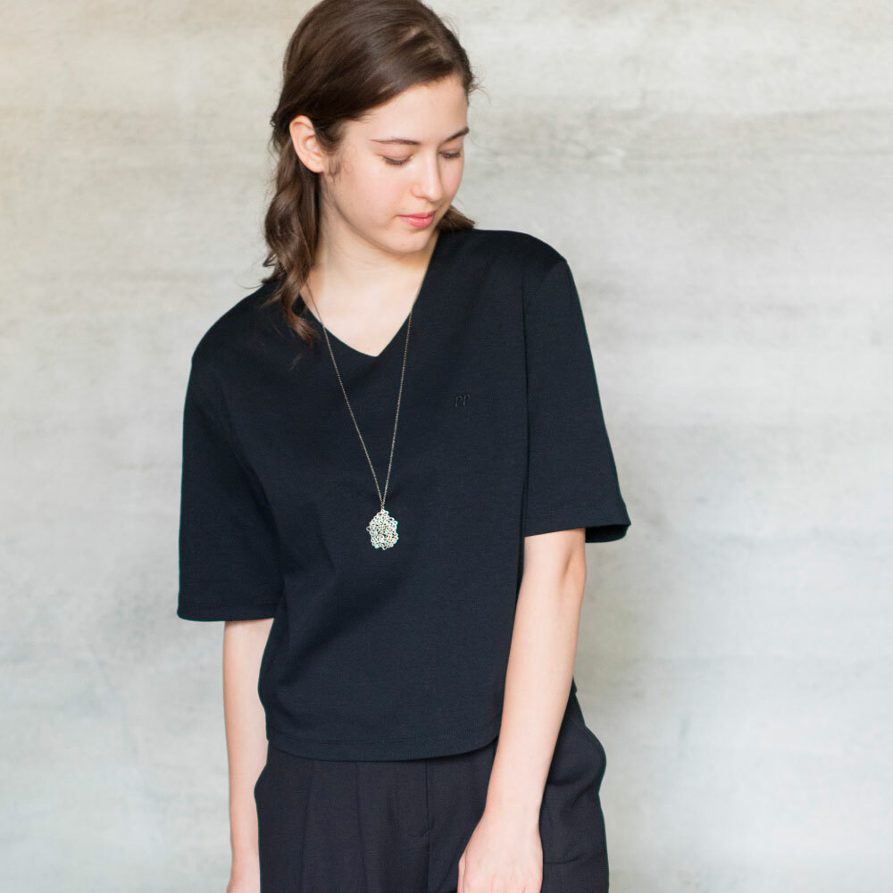 PIPPY 簡約率性Ｖ領短袖上衣 黑