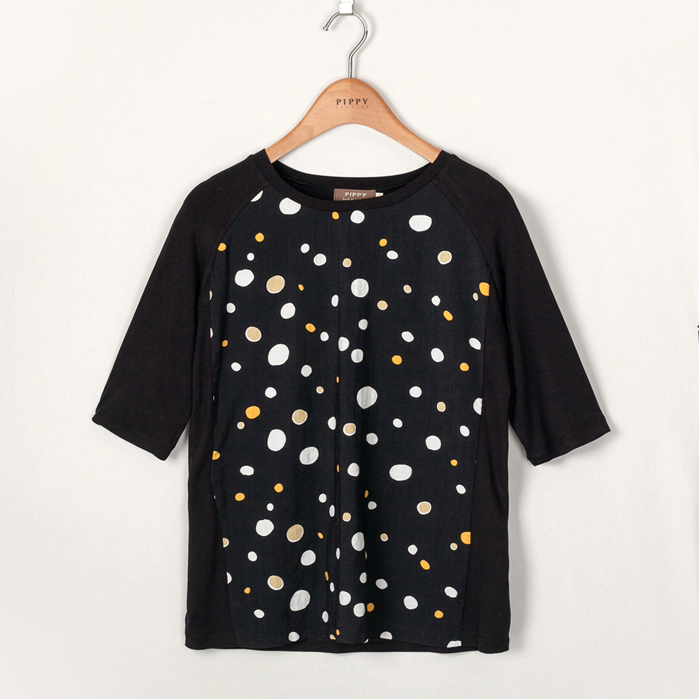PIPPY印花剪接圓領上衣 黑