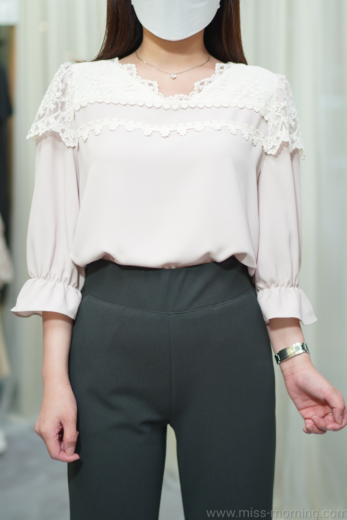 Lace通花肩款上衣(13361)